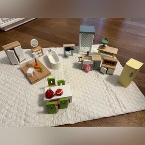 Tender Leaf toys 18 pcs of dollhouse furniture 1:12